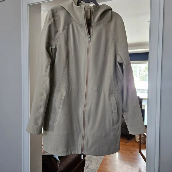 Lululemon Rapshell Rain Jacquet - Picture 1 of 2